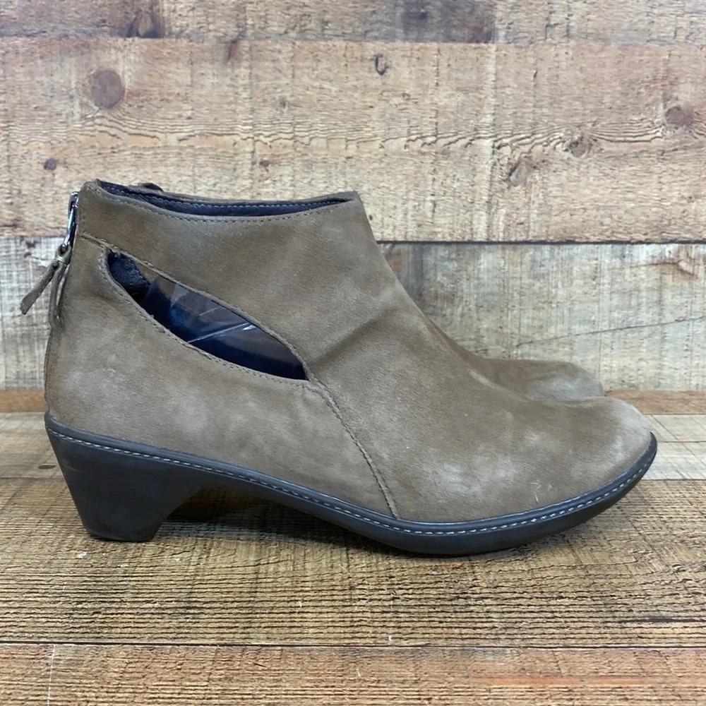 Dansko Ankle Boots Womens 40 9.5 10 Tan Leather Suede Cut out Back Zip Tassel